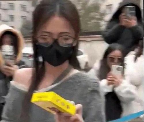 张艺谋新作引争议：导演态度突变引发粉丝热议
